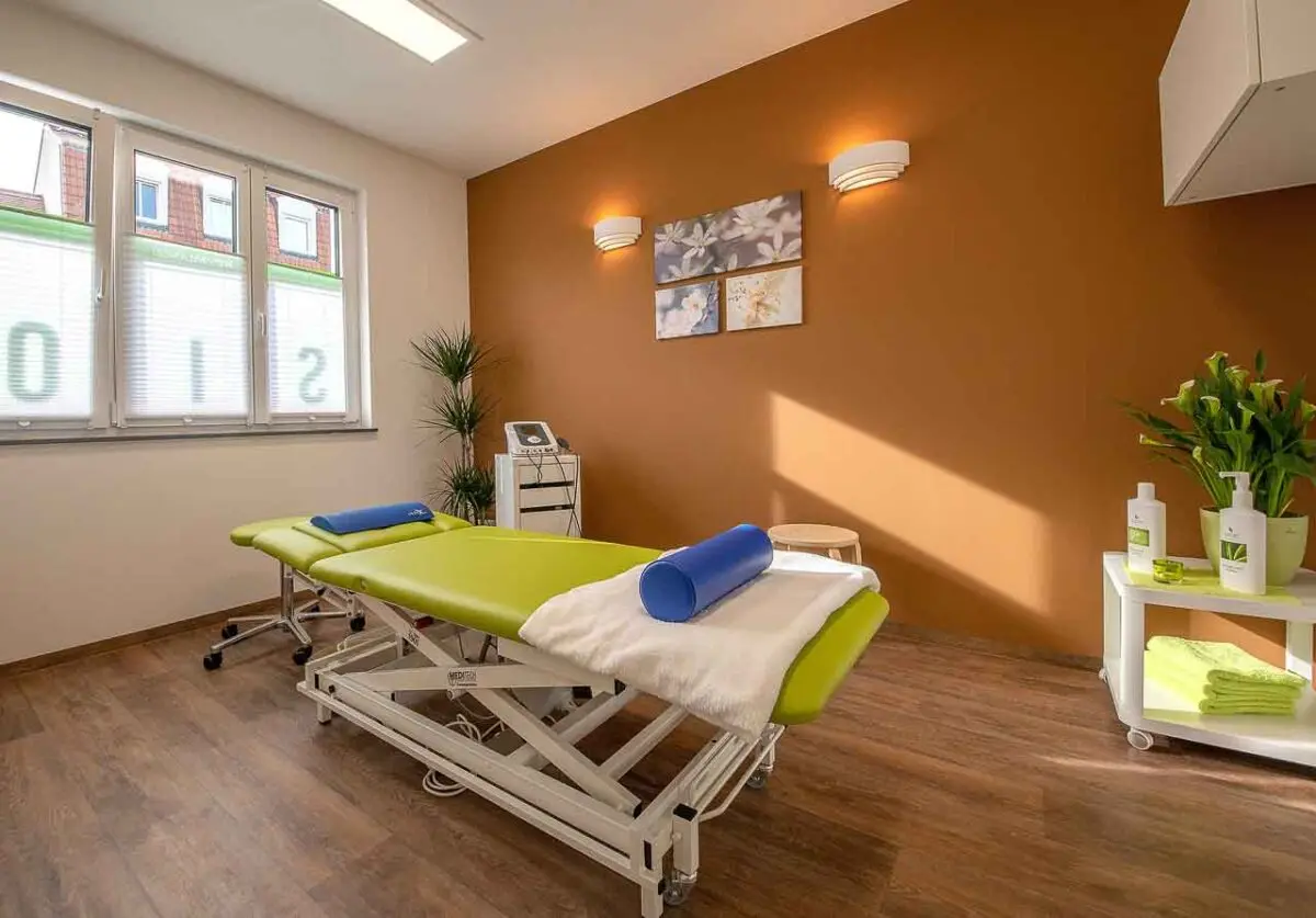 Behandlungsraum mit Liege für die Behandlung